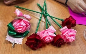 Na zdjęciach ręcznie wykonane upominki z okazji Dnia Matki