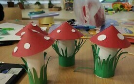 Na zdjęciu dzieci w trakcie zabaw edukacyjnych