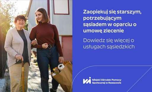 Na zdjęciu starsza kobieta prowadzona pod ramię przez młodą kobietę