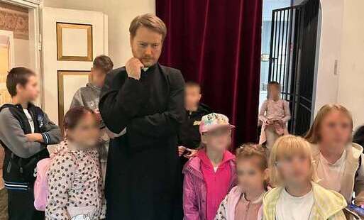 Na zdjęciu dzieci w muzeum "Świat Ojca Mateusza"