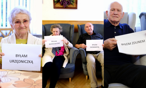 Na zdjęciu seniorzy z kartkami przed sobą