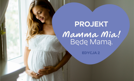 Na zdjęciu uśmiechnięta kobieta w ciąży, obok niej grafika w kształcie serca z napisem: Projekt Mamma Mia! Będę Mamą. Edycja 2